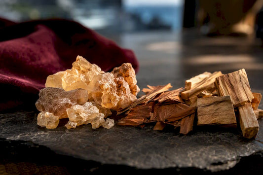 Resinas y maderas naturales para perfumes de incienso