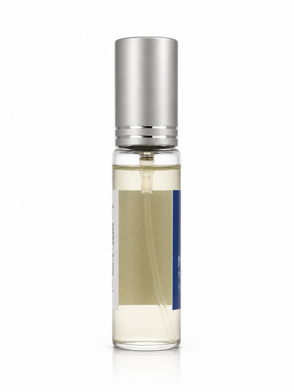Manifesting 15ml discovery translucent glass front view · Maison Voyageur Madrid